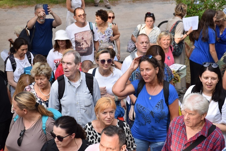 Pielgrzymi u matemblewskiej Pani