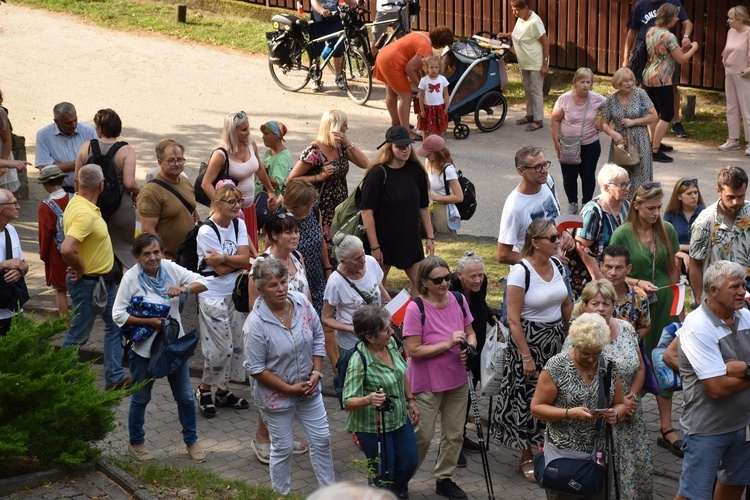 Pielgrzymi u matemblewskiej Pani