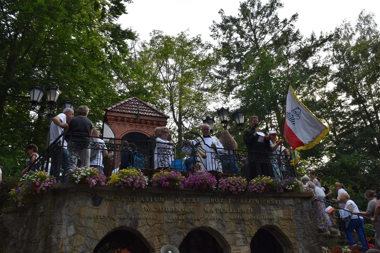 Pielgrzymi u Matemblewskiej Pani