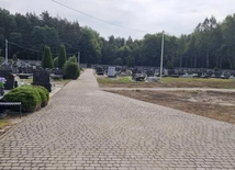 Trzebinia. Cmentarz komunalny otwarty. Dwa lata temu zapadła się tu ziemia