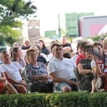 Koncert pod lipą