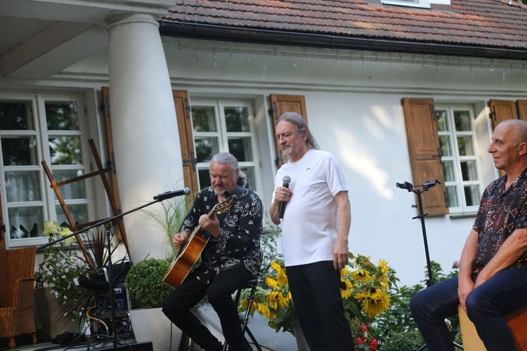 Koncert pod lipą