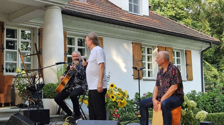 Koncert pod lipą