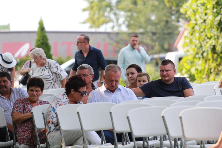 Koncert pod lipą