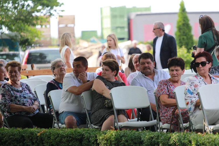 Koncert pod lipą