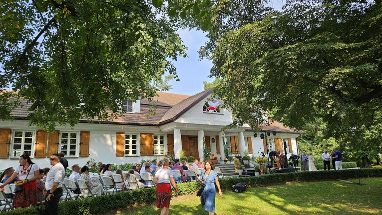 Koncert pod lipą