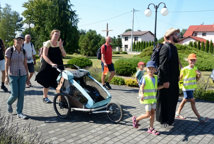 Rodzinnie w drodze na Jasną Górę