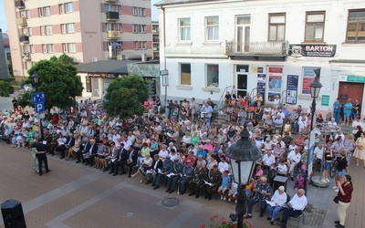 Ciechanów. "Polskie kwiaty" na Warszawskiej