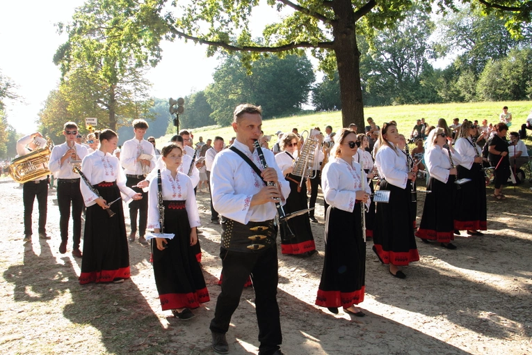 Procesja Zaśnięcia NMP w sanktuarium pasyjno-maryjnym w Kalwarii Zebrzydowskiej 2024