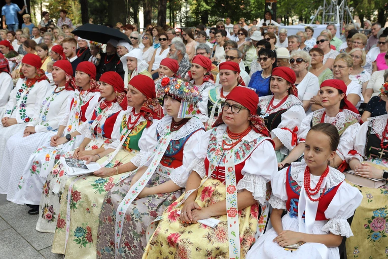 Pielgrzymka kobiet do Piekar część 1