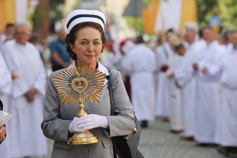 Pielgrzymka kobiet do Piekar część 1