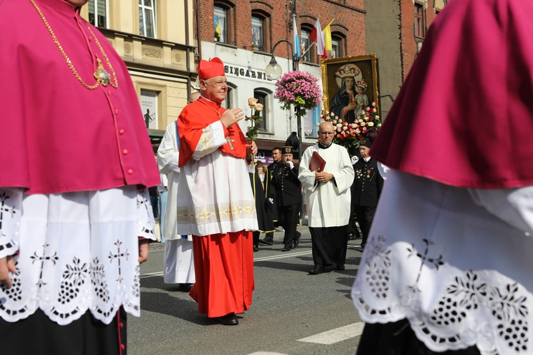 Pielgrzymka kobiet do Piekar część 1