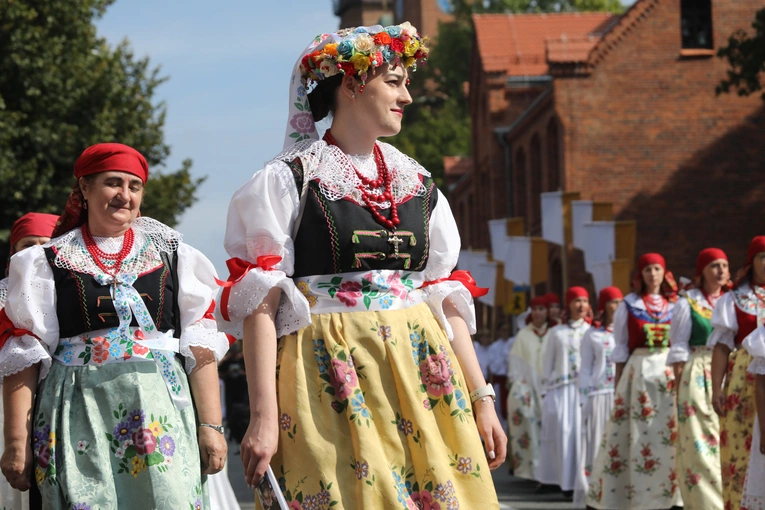 Pielgrzymka kobiet do Piekar część 1