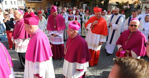 Pielgrzymka kobiet do Piekar część 1