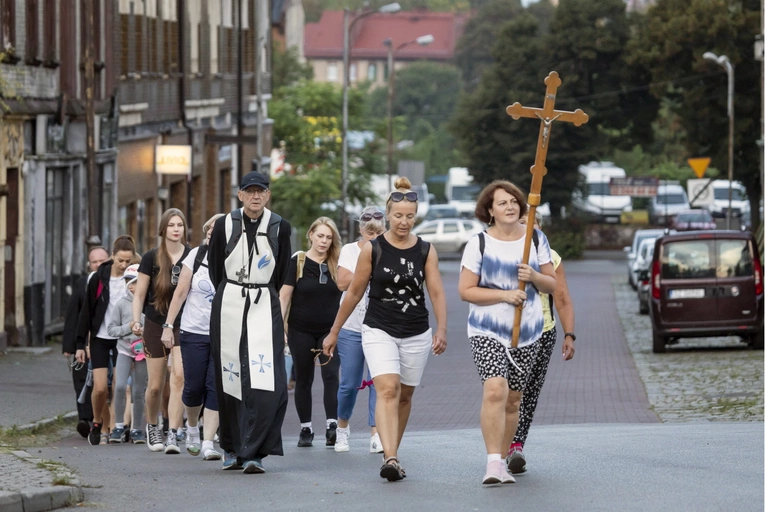 Pielgrzymka kobiet do Piekar część 1