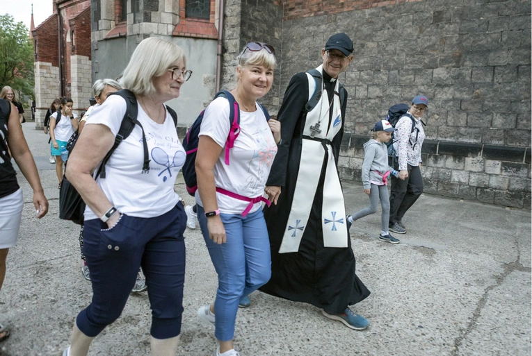 Pielgrzymka kobiet do Piekar część 1