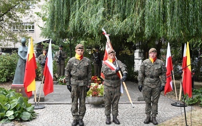 Nadal leżą na torach