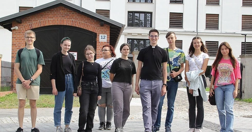 Przyjść tu i robić coś razem