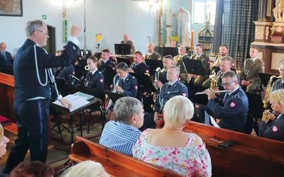 Repertuar muzyki sakralnej orkiestry jest bardzo bogaty, począwszy od „Bogurodzicy”, przez kompozycje mszy, aż po pieśni kościelne.