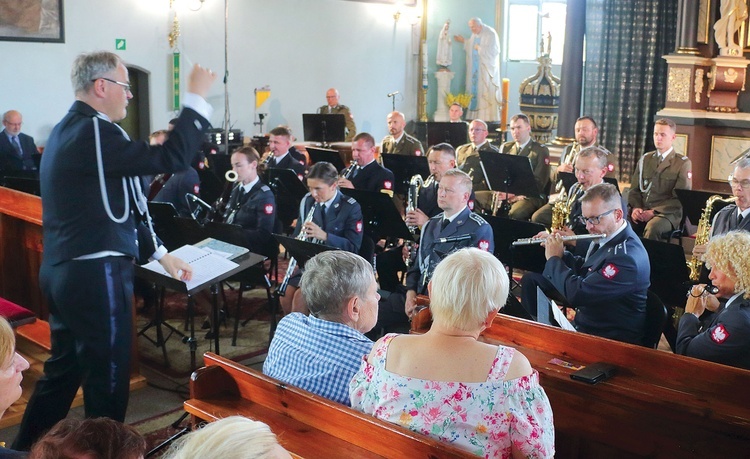 Repertuar muzyki sakralnej orkiestry jest bardzo bogaty, począwszy od „Bogurodzicy”, przez kompozycje mszy, aż po pieśni kościelne.