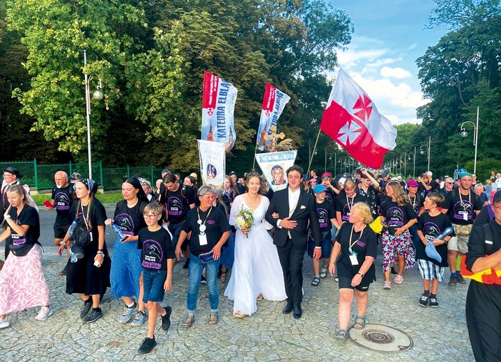 Moment wejścia na wały jasnogórskie jest niezmiennie bardzo radosny.