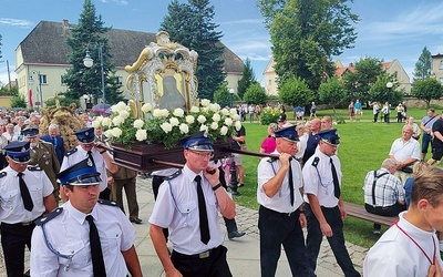 Procesja z obrazem Matki Bożej Łaskawej ukoronowała święto Pani Sudetów. 