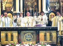 Dwudniowym uroczystościom przewodniczył abp Józef Górzyński.