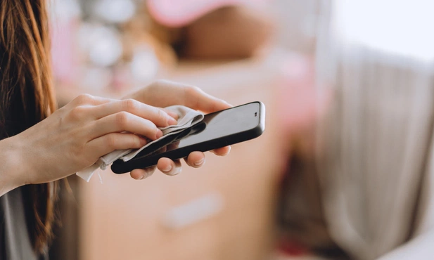 Top 5 folii i szkieł hartowanych do telefonów – które zabezpieczy twój telefon?