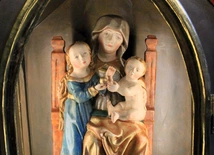 Róża zaklęta w drewnie. Sanktuarium św. Anny w Oleśnie