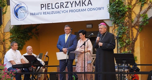 Abp Kupny: Potrzebujemy wspólnoty do życia
