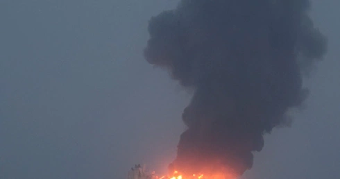 Płonący tankowiec