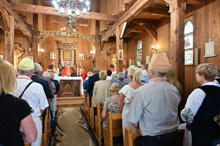 Pomnik bł. Jerzego Popiełuszki w Dębkach