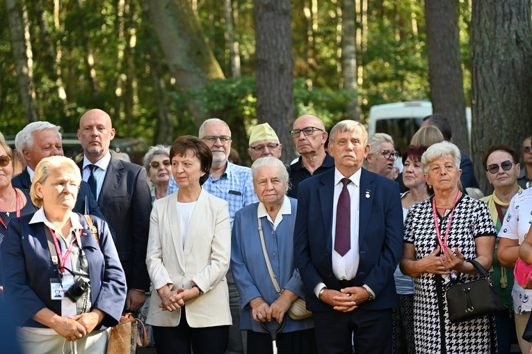 Pomnik bł. Jerzego Popiełuszki w Dębkach