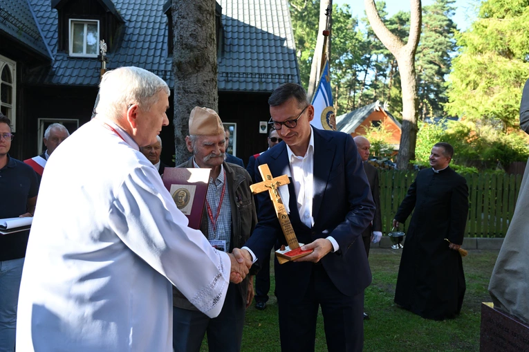 Pomnik bł. Jerzego Popiełuszki w Dębkach
