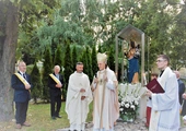 Pobłogosławienie pierwszej w Polsce kapliczki Matki Bożej Królowej Gór z Oropy