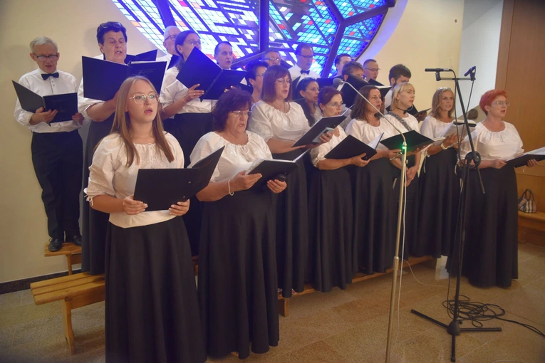 Gołkowice - relikwie św. Jana Pawła II i poświęcenie organów