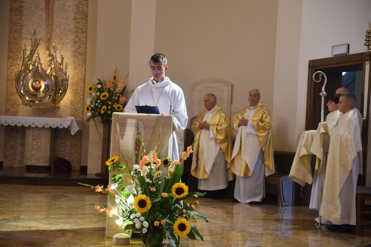Gołkowice - relikwie św. Jana Pawła II i poświęcenie organów