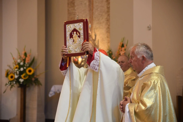 Gołkowice - relikwie św. Jana Pawła II i poświęcenie organów