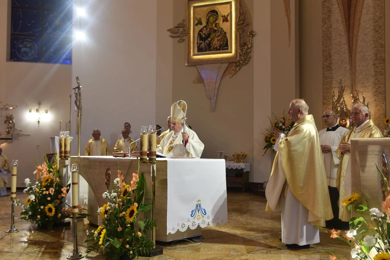 Gołkowice - relikwie św. Jana Pawła II i poświęcenie organów