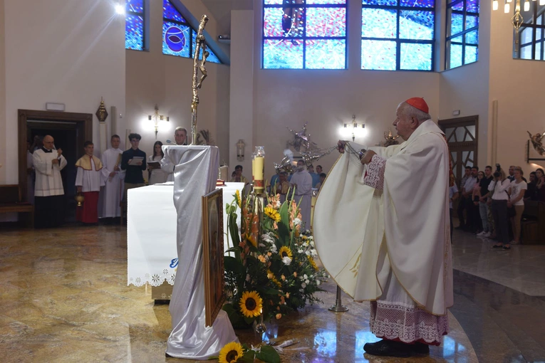Gołkowice - relikwie św. Jana Pawła II i poświęcenie organów
