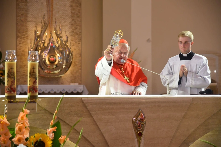 Gołkowice - relikwie św. Jana Pawła II i poświęcenie organów