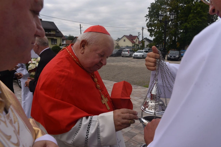 Gołkowice - relikwie św. Jana Pawła II i poświęcenie organów