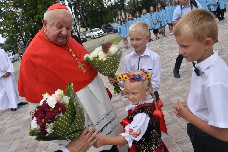 Gołkowice - relikwie św. Jana Pawła II i poświęcenie organów