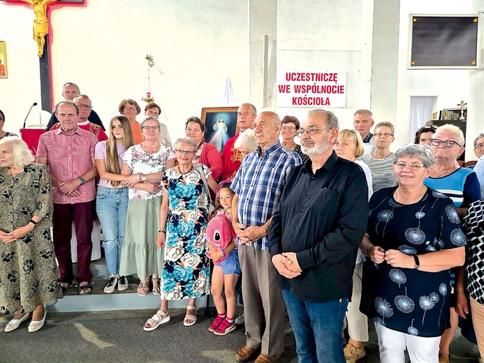 	Członkowie grupy podczas uroczystości jubileuszowych. 