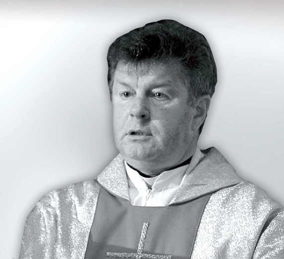 	Święcenia prezbiteratu przyjął 13 maja 1989 roku.