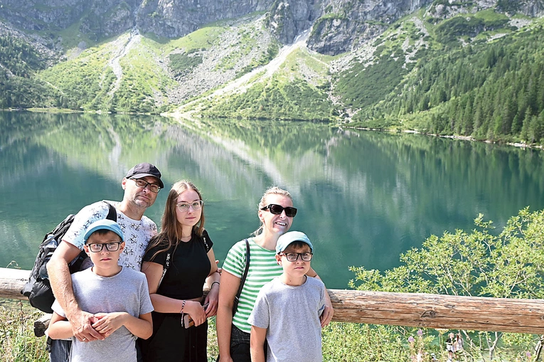 Okazuje się, że górale też chodzą po górach. – Zachęcamy do tego wszystkich! – mówi zgodnie rodzinka z okolic Rabki.