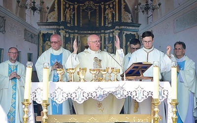 Mszy św. odpustowej przewodniczył  abp Józef Górzyński.