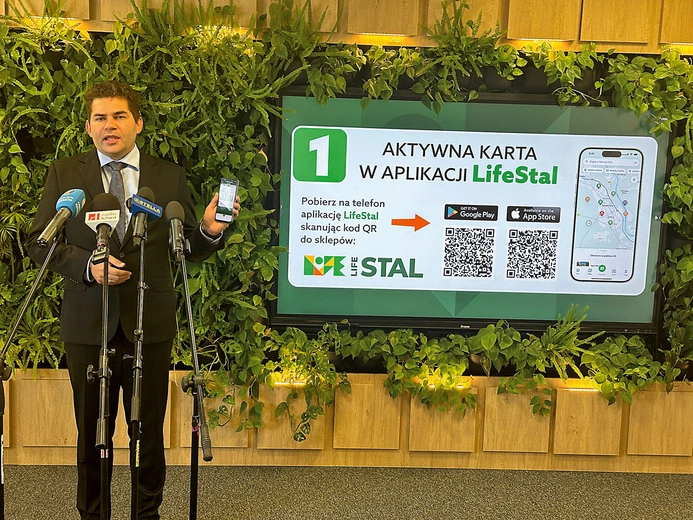 Prezydent zachęca do pobrania aplikacji.