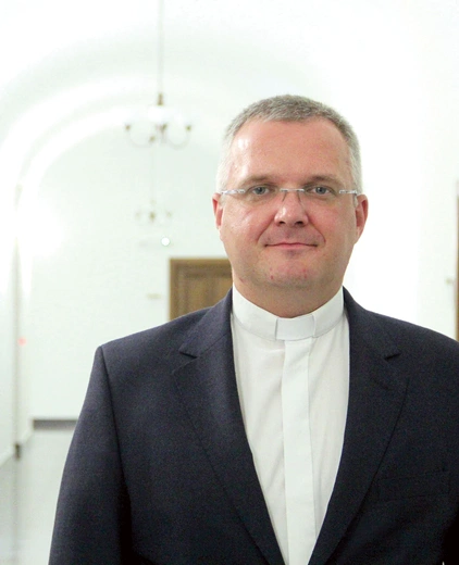 	Kapłan jest dyrektorem Wydziału Katechetycznego Kurii Diecezjalnej w Tarnowie.