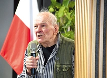	W sierpniu 1944 roku miał 13,5 roku. Od 1943 roku należał  do konspiracji.